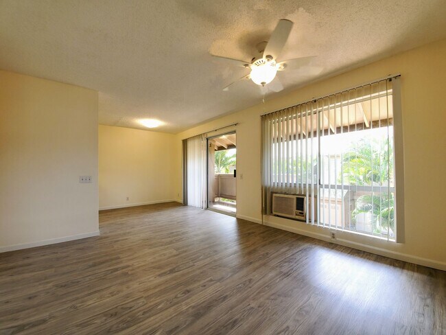 Building Photo - Now available, Fresh & Bright 2bd, 1.5ba 2nd Floor Corner-Unit located in the beautiful Palm Villas