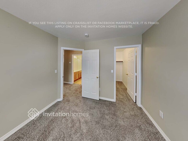 Building Photo - 8947 E Capri Ave