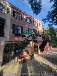 Building Photo - *REDUCED!* BEAUTIFUL JONES STREET APARTMENT