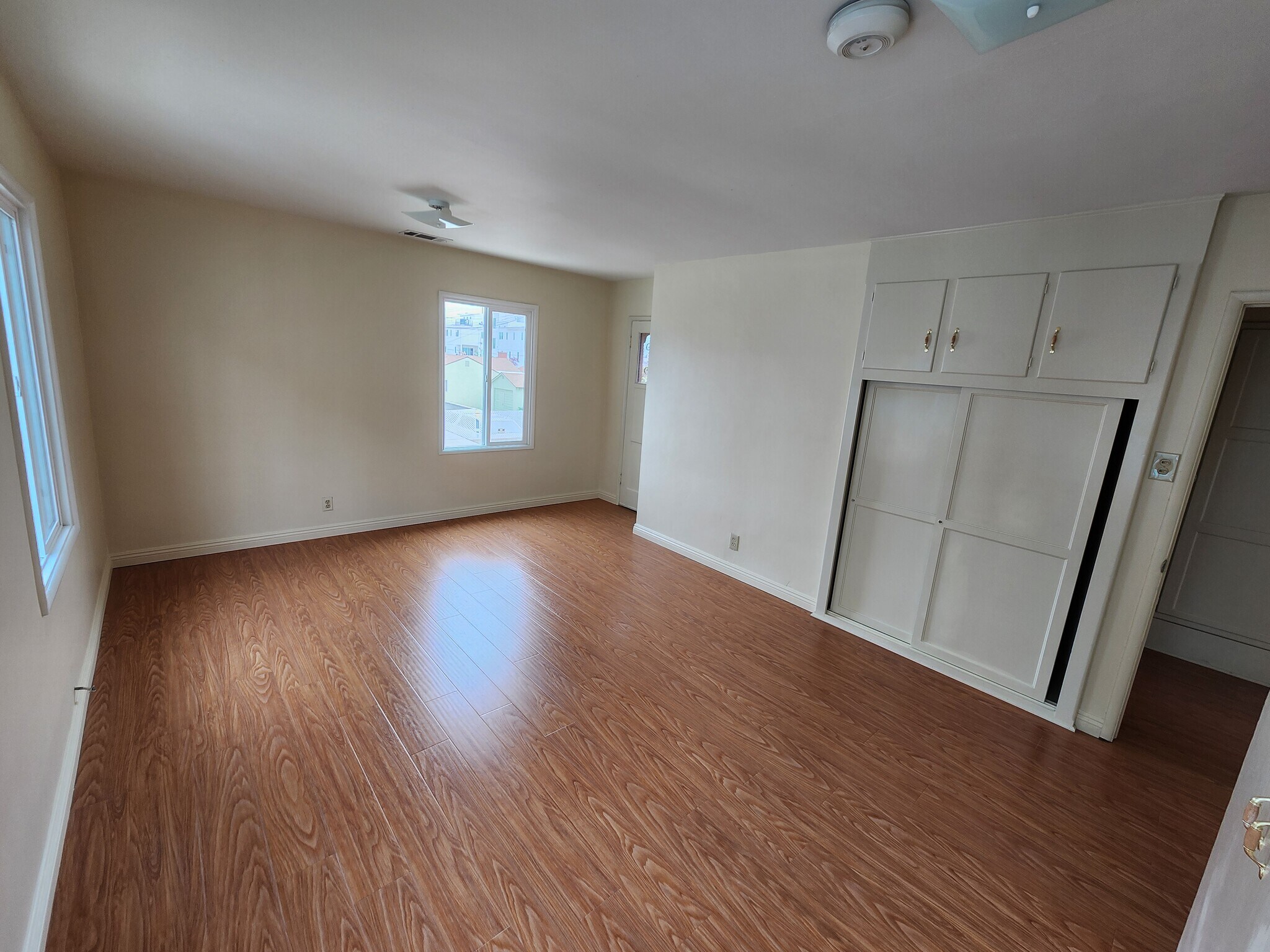 Building Photo - 5264 Cahuenga Blvd