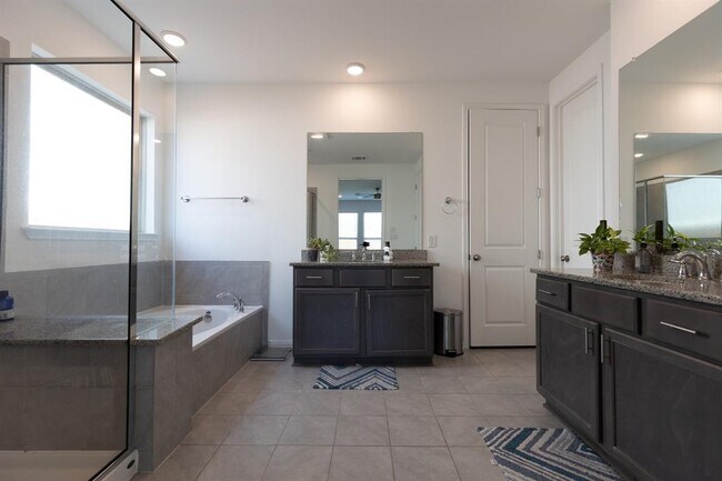 Building Photo - 2332 Giona Pl