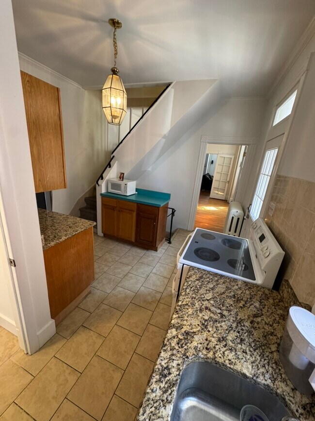 Building Photo - 126 College Ave