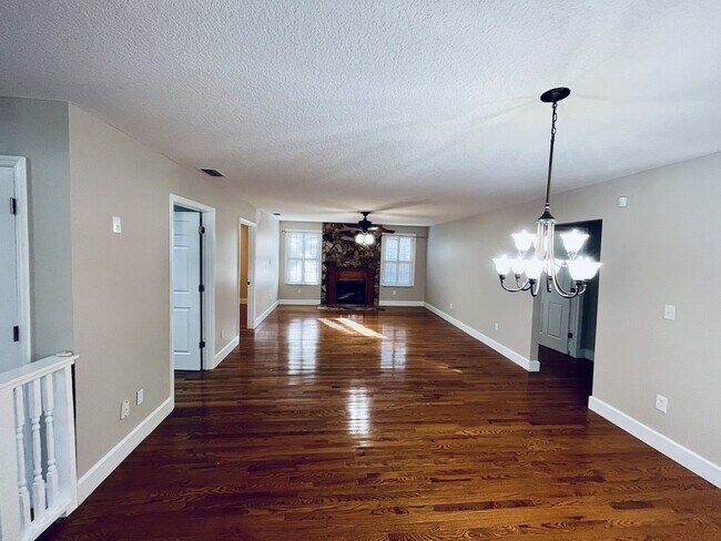 Building Photo - 273 Hollywood Forest Dr