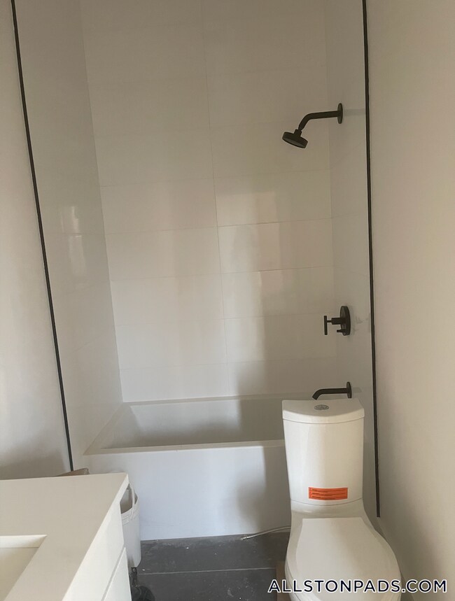 Building Photo - 16-18 HighGate St.