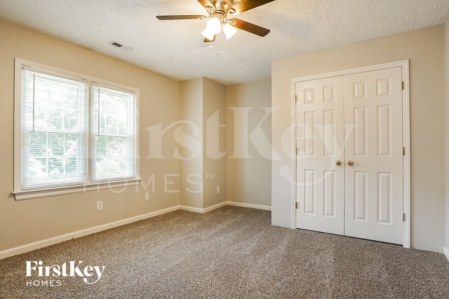 Building Photo - 6012 River Lake Cir