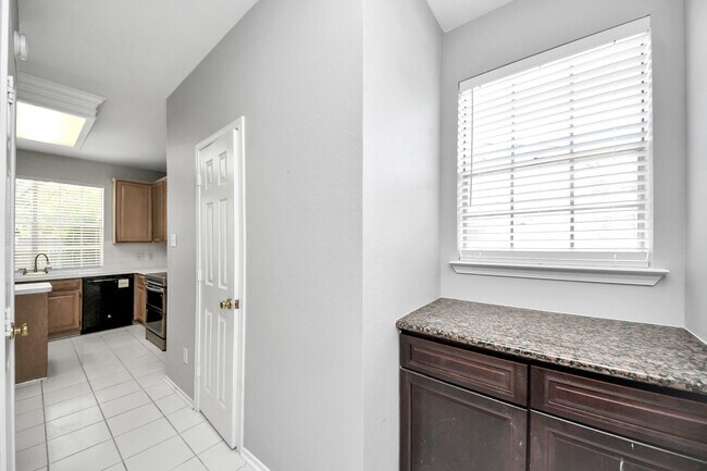 Building Photo - 16810 Valley Palms Dr