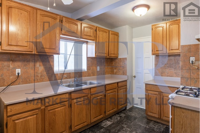 Building Photo - 3Bed/1Bath Home at Mesa/Broadway! $1499 MO...