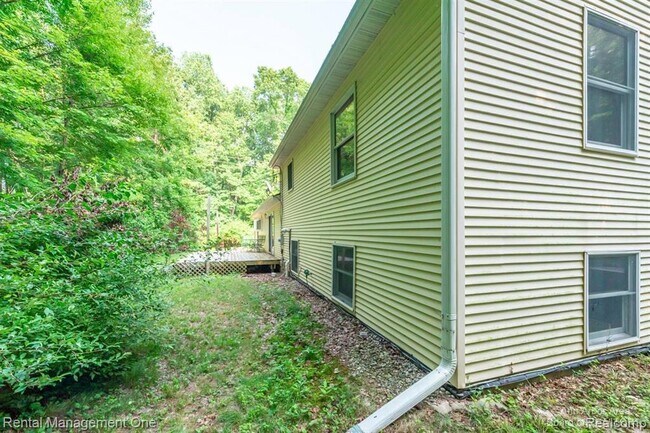 Building Photo - 7870 Chamberlin Rd