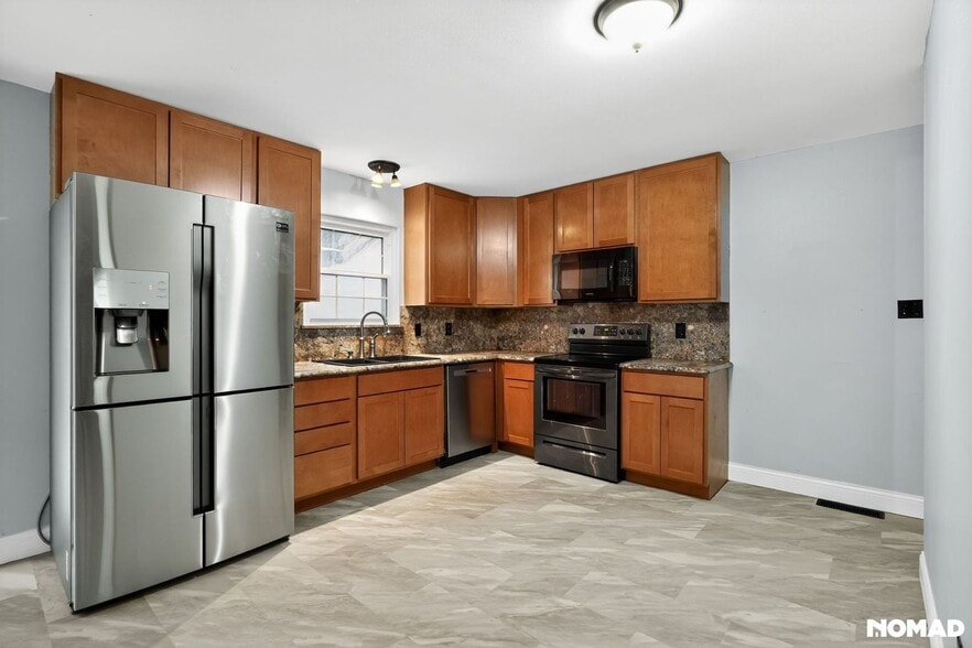 Building Photo - 2354 Jackson Dr