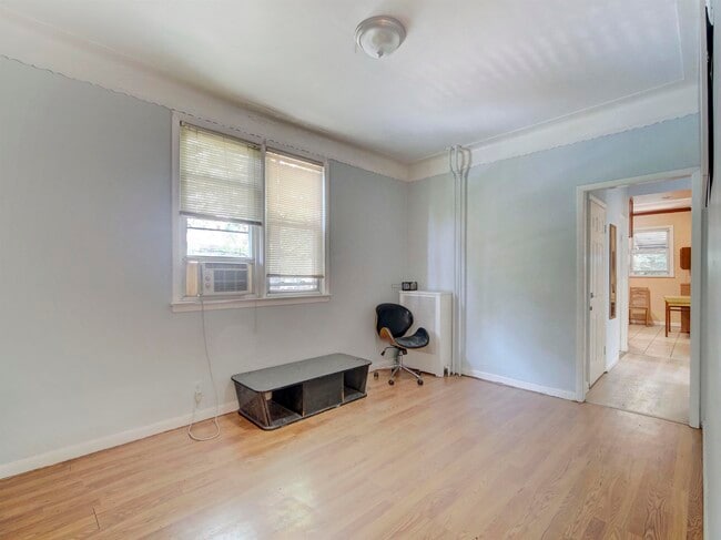 Building Photo - 276 Van Wagenen Ave