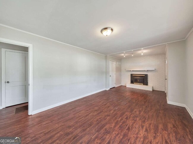 Building Photo - 652 Mozley Dr SE