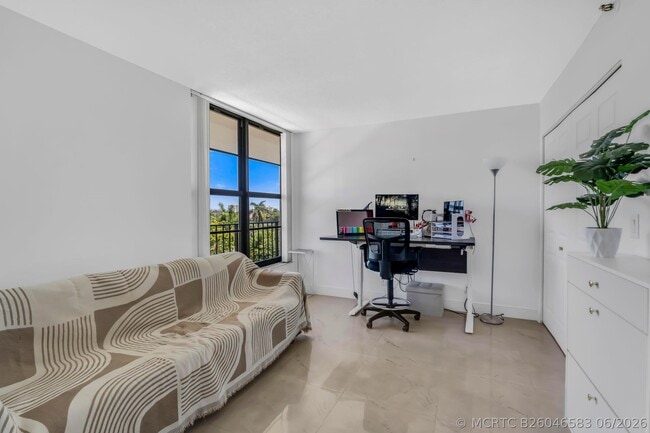 Building Photo - 22 Royal Palm Way