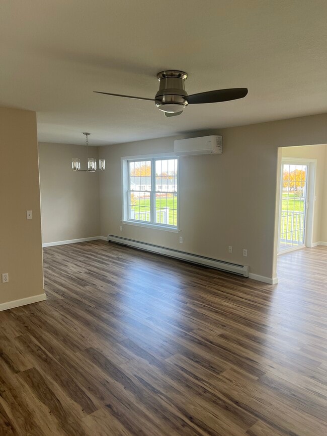 Building Photo - 10 Private Dr