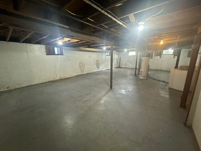 Building Photo - 3 Bedroom, 1 Bath House on Cul De Sac!