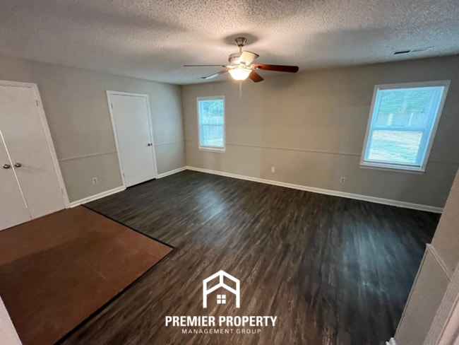 Building Photo - 3034 Clarendon Rd