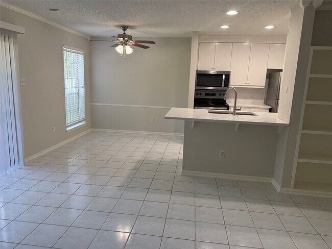 Building Photo - 2120 El Paseo St