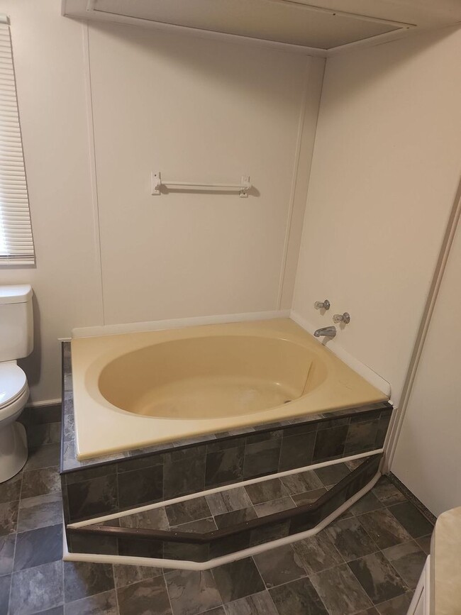 Building Photo - 3 Bedroom in Filer