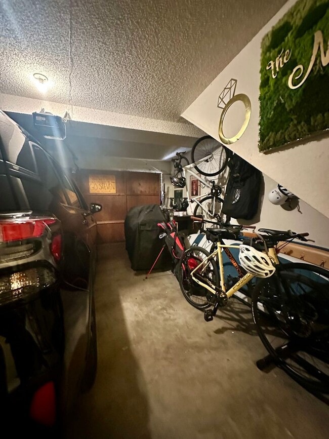 Building Photo - MOVE IN SPECIAL Light and Bright North Par...