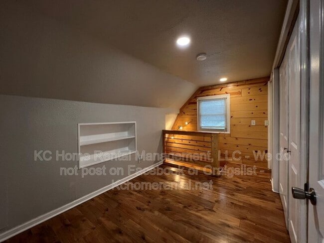 Building Photo - 8009 Summit St