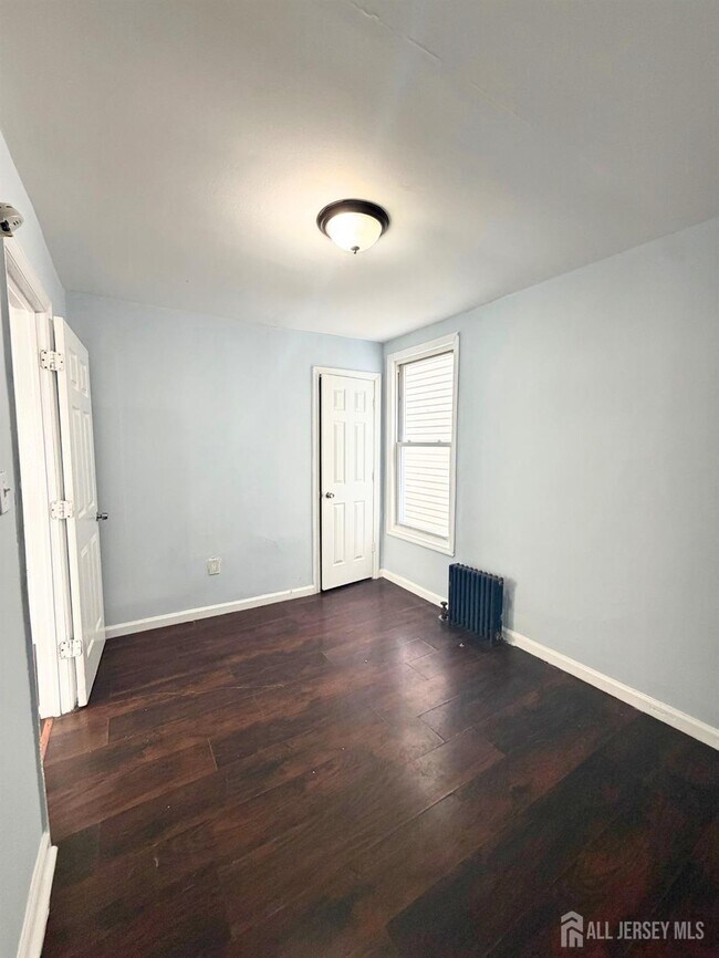 Building Photo - 1060 Bond St