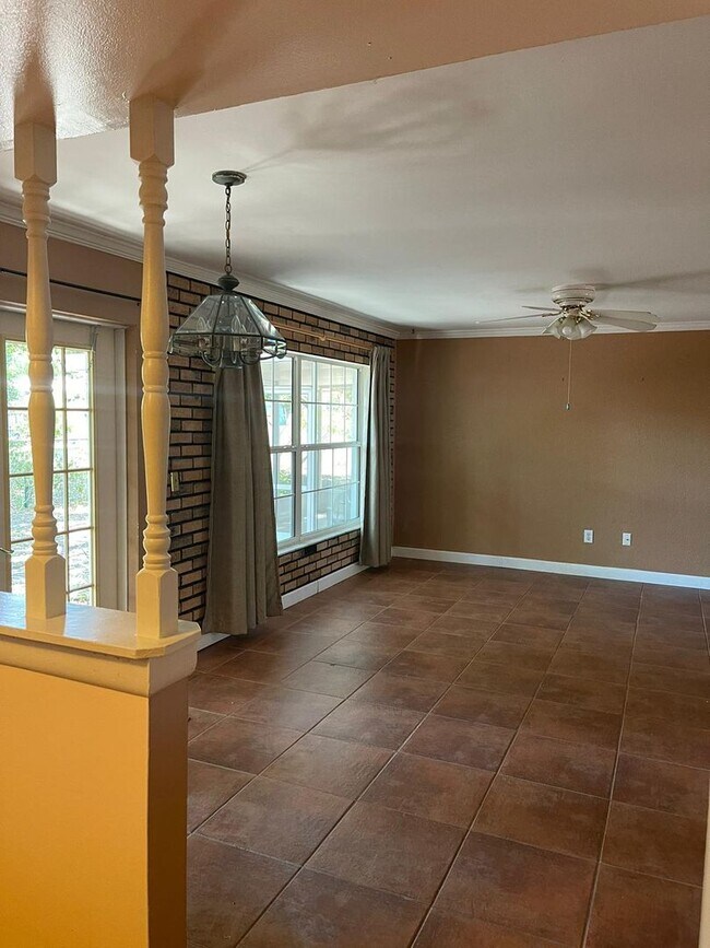 Building Photo - Charming 3 Bed / 2 Bath Home in Winter Spr...