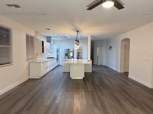 Building Photo - 42502 W Somerset Dr