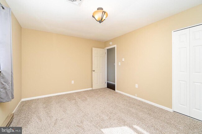 Building Photo - 1145 Highland Dr