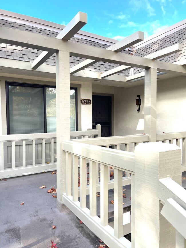 Building Photo - Spacious 2 Bedroom 2 Bathroom Unit in The ...