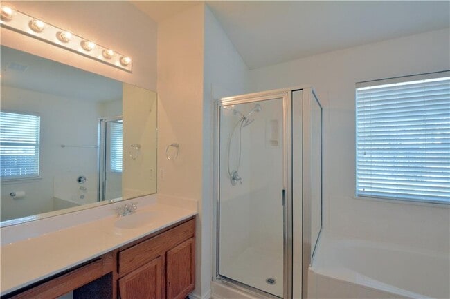 Building Photo - 1520 Darjeeling Dr