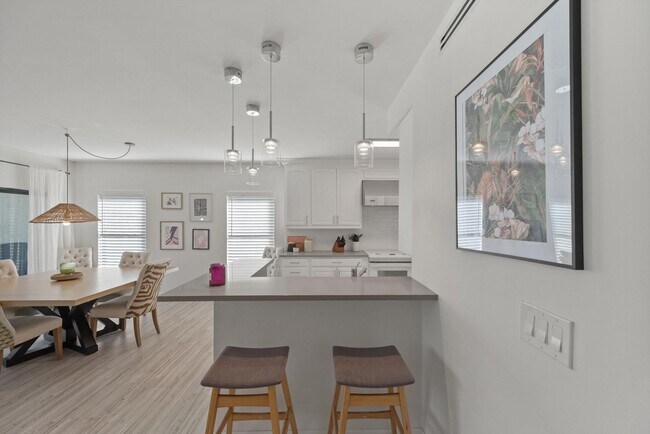 Building Photo - 11355 Pond View Dr