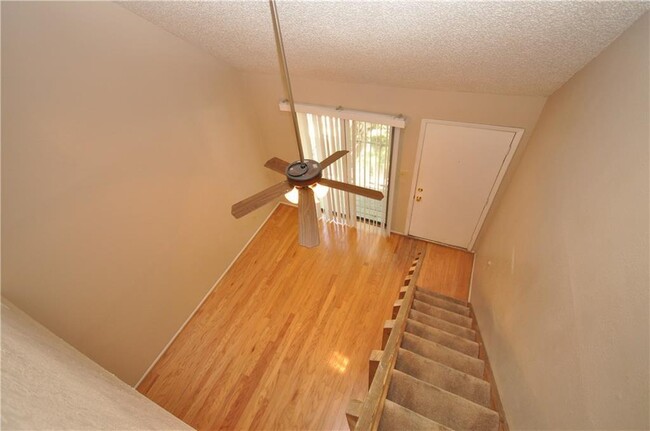Building Photo - 708 Graham Pl