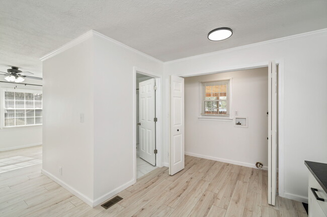 Building Photo - 331 Sarvis Dr