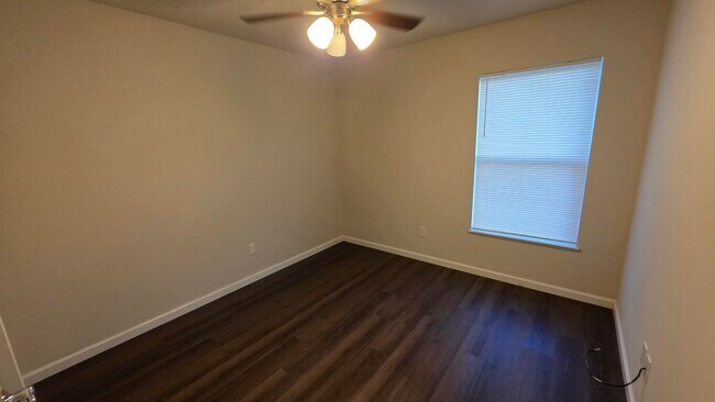 Building Photo - 5834 NW Coosa Dr