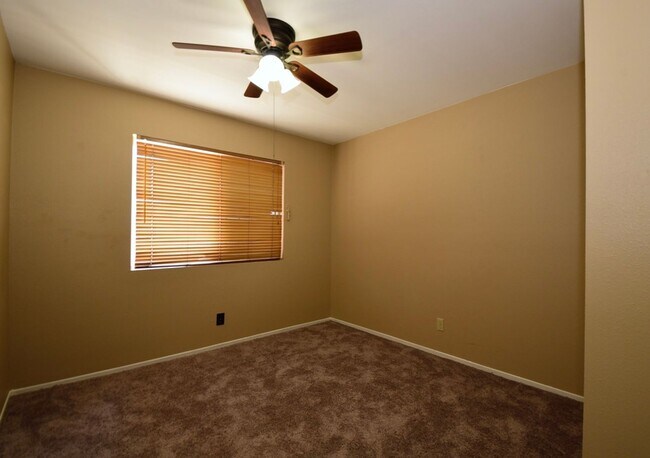 Building Photo - Spacious 2 Bedroom, 2 Bath Single-Story Home