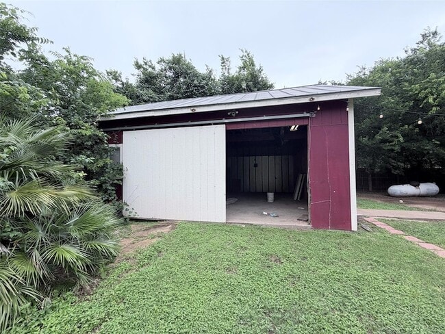 Building Photo - 570 Keanahalululu Ln