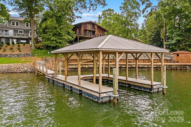 Building Photo - 9598 Riviera Dr