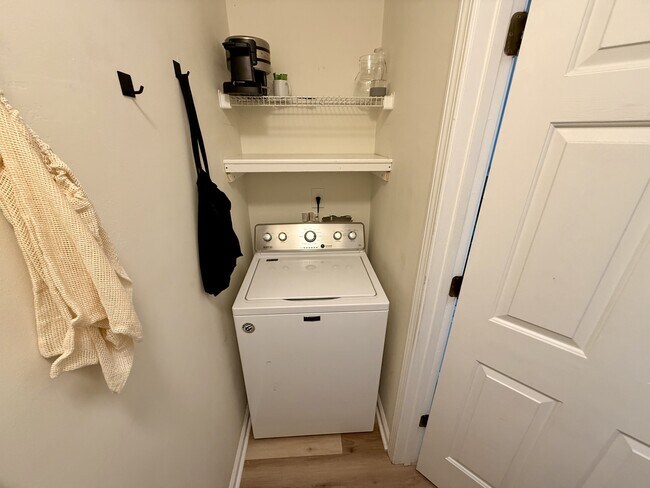 Building Photo - 1104 Harvester Cir