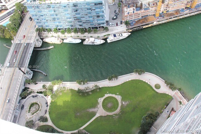 Building Photo - 475 Brickell Ave