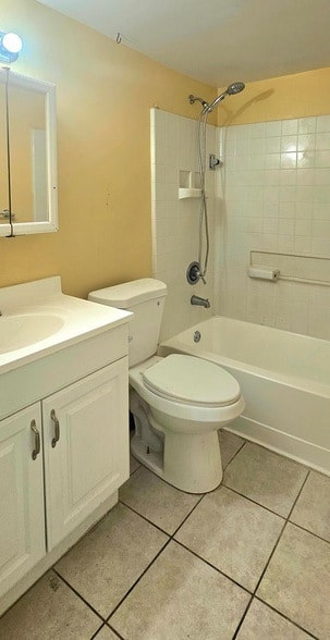 Building Photo - 1505 Crescent Cir