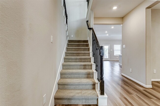 Building Photo - 2165 Woodland Pine Dr