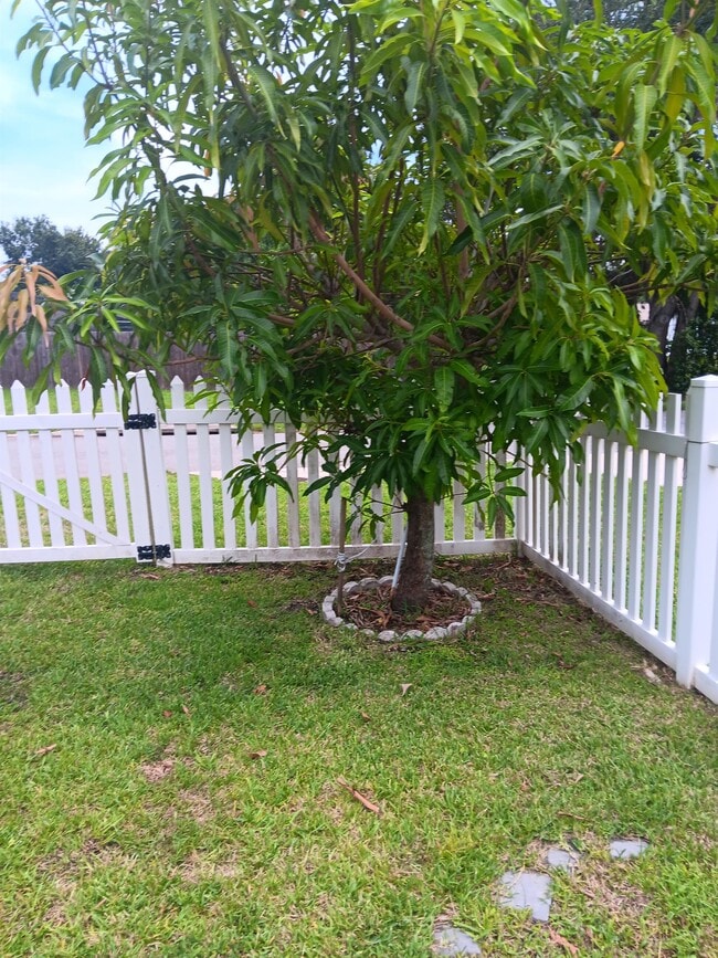 Building Photo - 2321 Irlo Dr