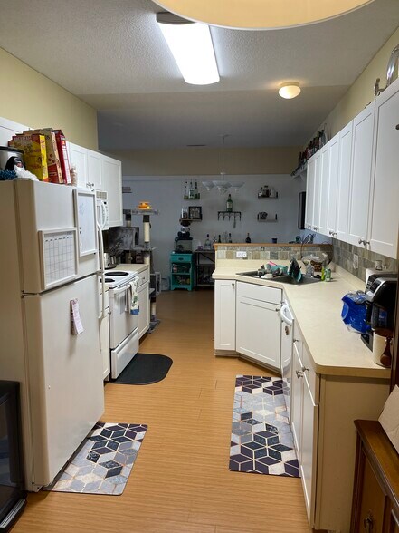 Building Photo - 1725 Countryside Dr