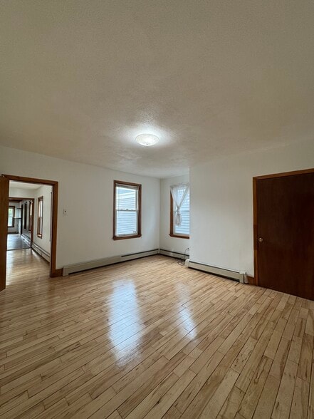 Building Photo - 114 Thorndike St