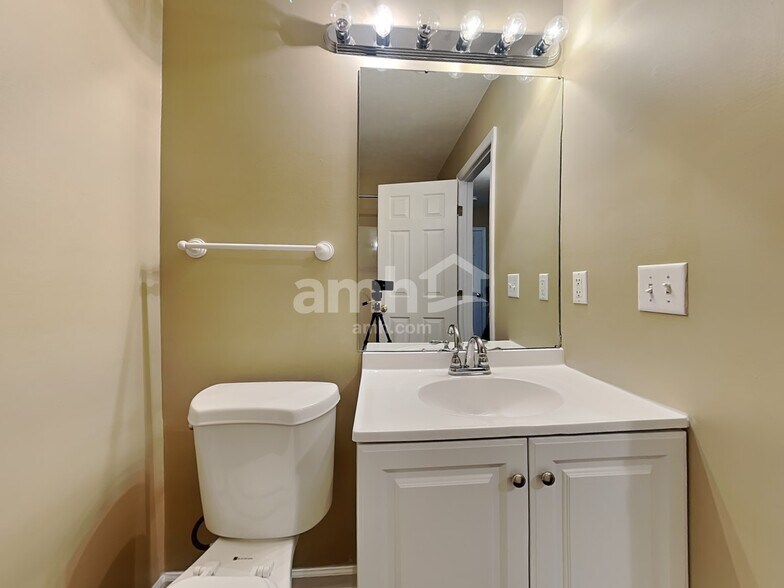 Building Photo - 209 Jay Rd