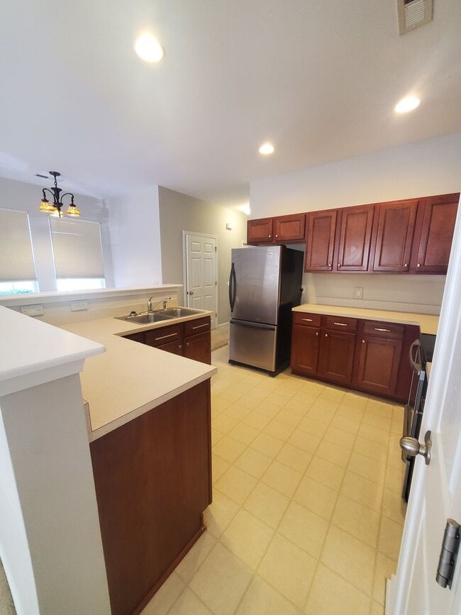 Building Photo - Liberty Hall End Unit 3Br 2.5Ba Townhome