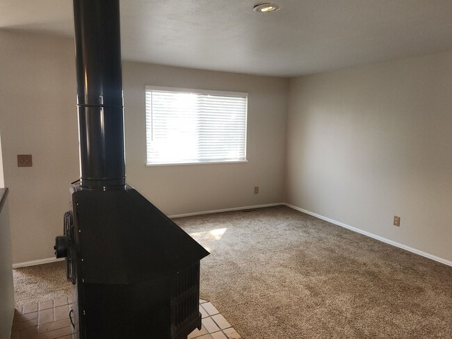 Building Photo - Academy and Vickers--Ranch Style Townhome!