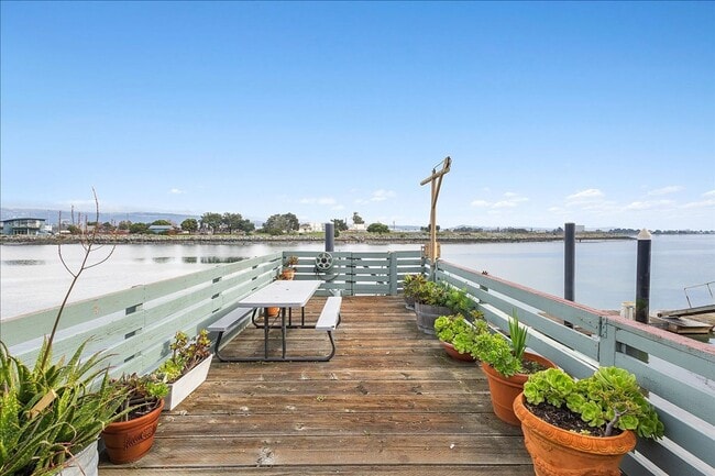 Building Photo - 3313 Fernside Blvd