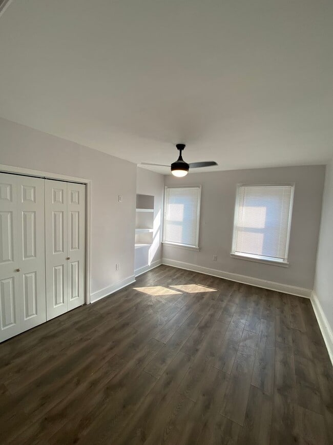 Building Photo - 1725 Monument St