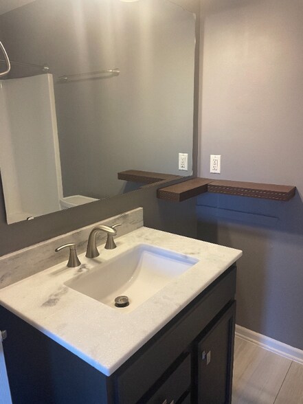 Building Photo - 10405 Ethel St