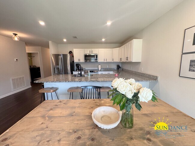 Building Photo - Stunning 4 Bedroom home in the sought-after Price Farms Plantation Community!